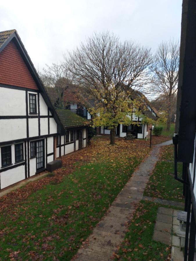 3.9. Tudor Court 헤일 외부 사진