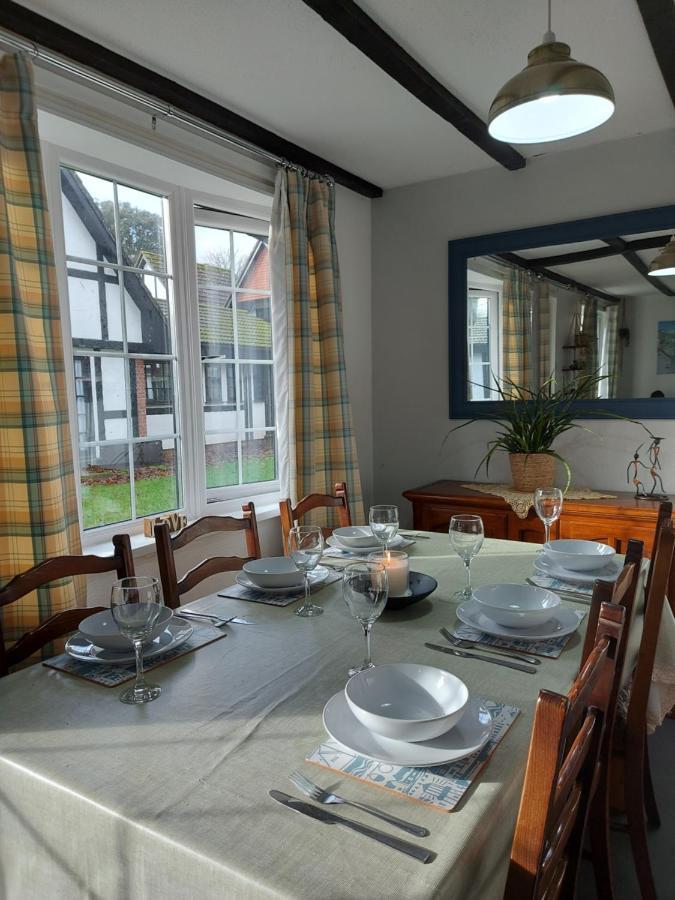 3.9. Tudor Court 헤일 외부 사진